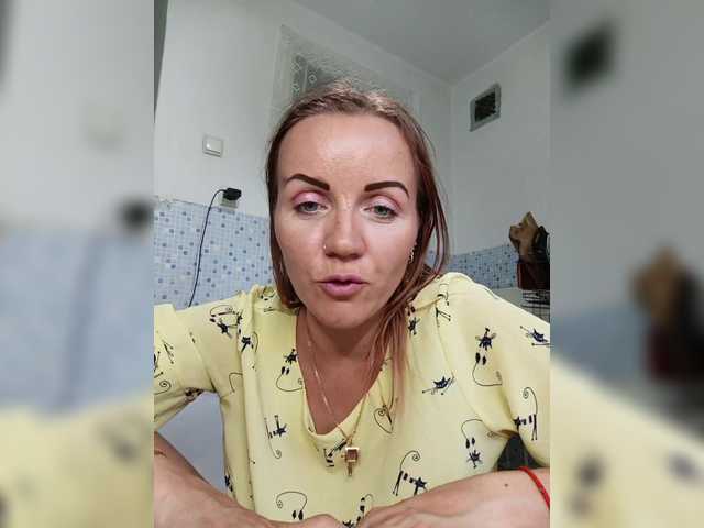 Alenushka888 live cam on BongaCams
