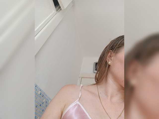 Alenushka888 live cam on BongaCams