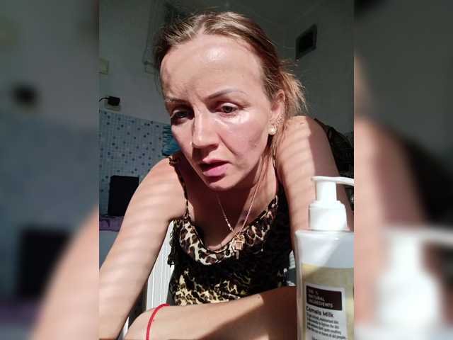 Alenushka888 live cam on BongaCams