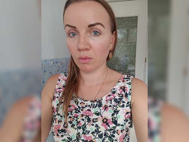 Alenushka888 live cam on BongaCams