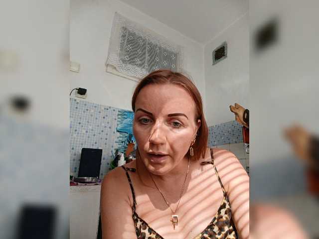 Alenushka888 live cam on BongaCams