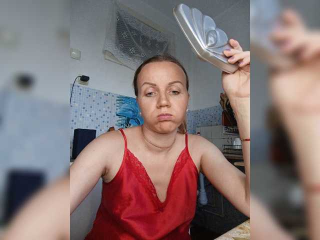 Alenushka888 live cam on BongaCams