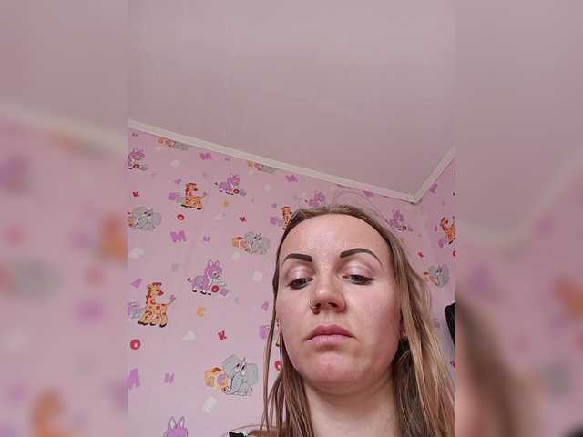 Alenushka888 live cam on BongaCams
