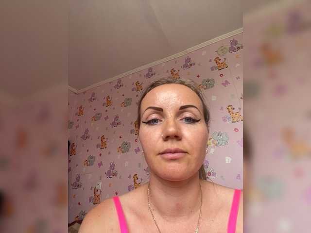 Alenushka888 live cam on BongaCams