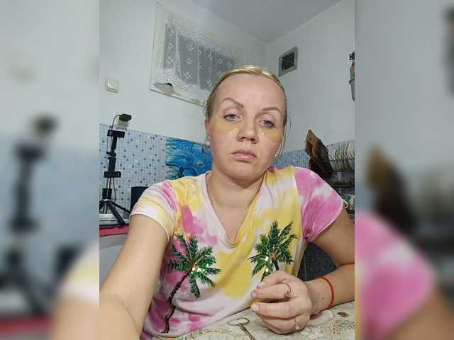 Alenushka888 live cam on BongaCams