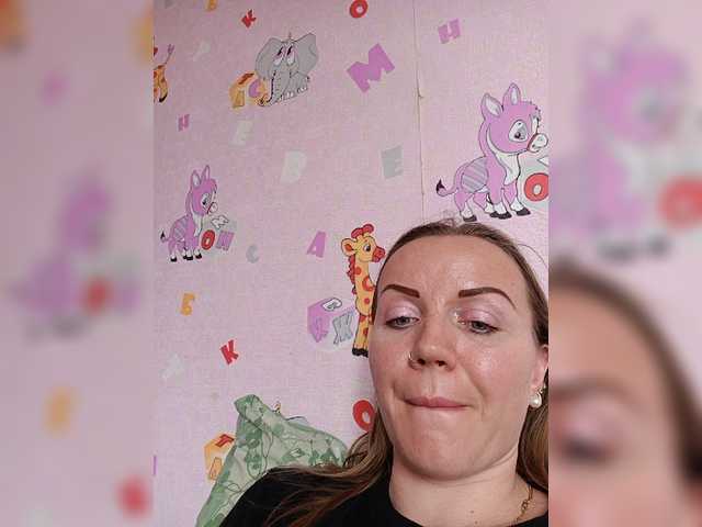 Alenushka888 live cam on BongaCams