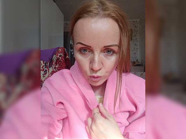 Alenushka888 live cam on BongaCams