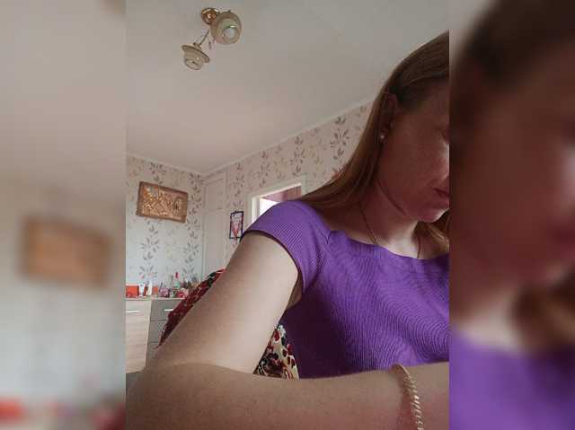 Alenushka888, en directo ahora en BongaCams