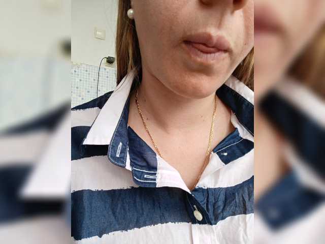 Alenushka888 live cam on BongaCams