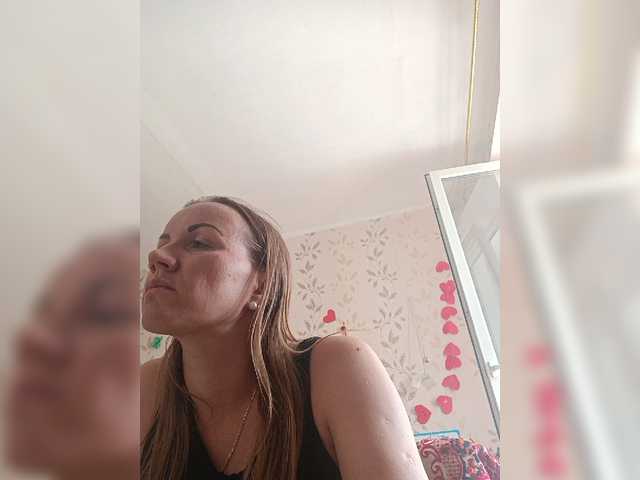Alenushka888 live cam on BongaCams