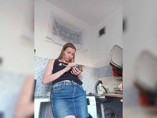 Alenushka888 live cam on BongaCams