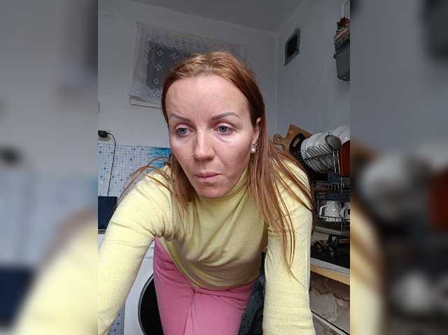 Alenushka888 live cam on BongaCams