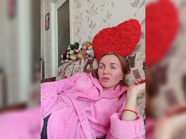 Alenushka888 live cam on BongaCams