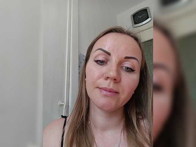 Alenushka888 live cam on BongaCams
