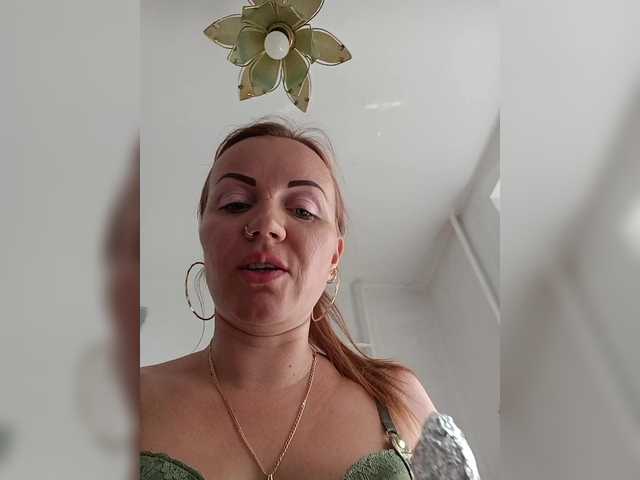 Alenushka888 live cam on BongaCams