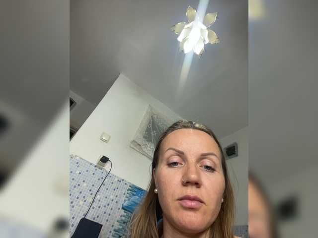 Alenushka888 live cam on BongaCams