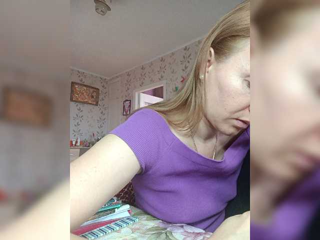 Alenushka888, live now on BongaCams
