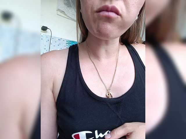 Alenushka888 live cam on BongaCams