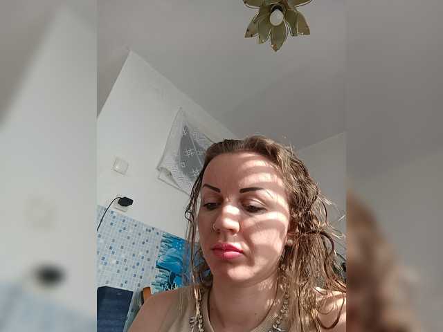 Alenushka888 live cam on BongaCams