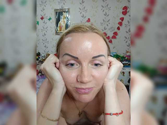 Alenushka888 live cam on BongaCams