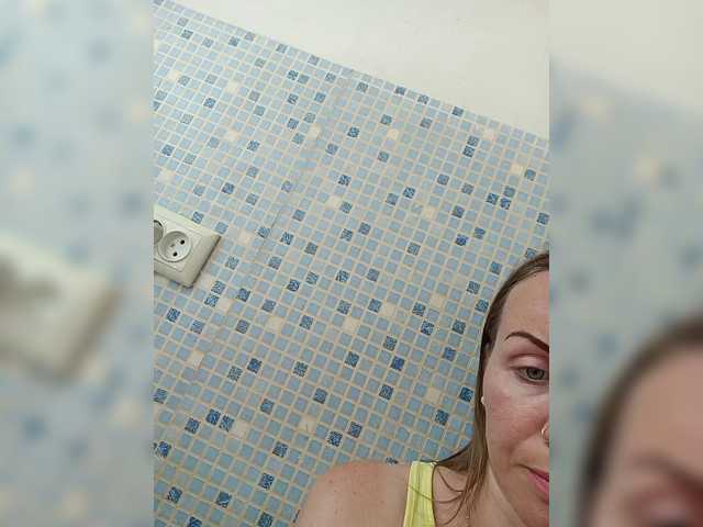Alenushka888 live cam on BongaCams