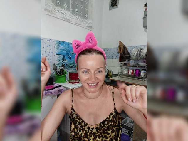 Alenushka888 live cam on BongaCams