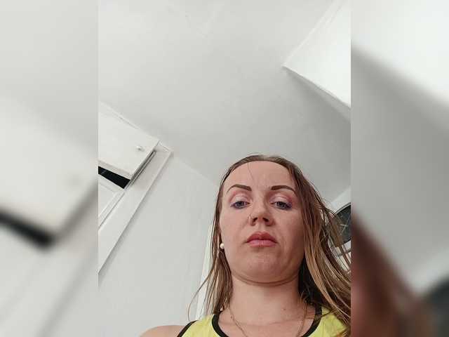 Alenushka888 live cam on BongaCams