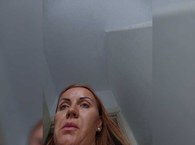 Alenushka888 live cam on BongaCams