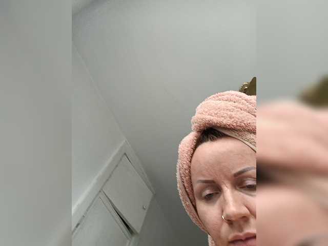 Alenushka888 live cam on BongaCams