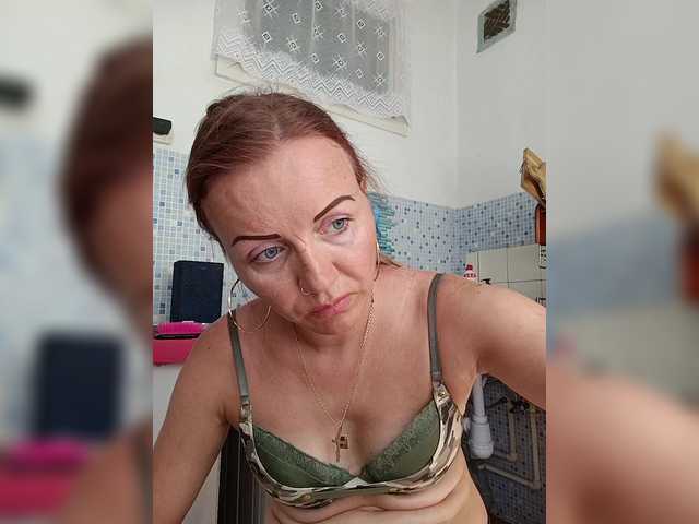 Alenushka888 live cam on BongaCams