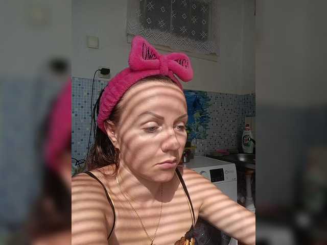 Alenushka888 live cam on BongaCams