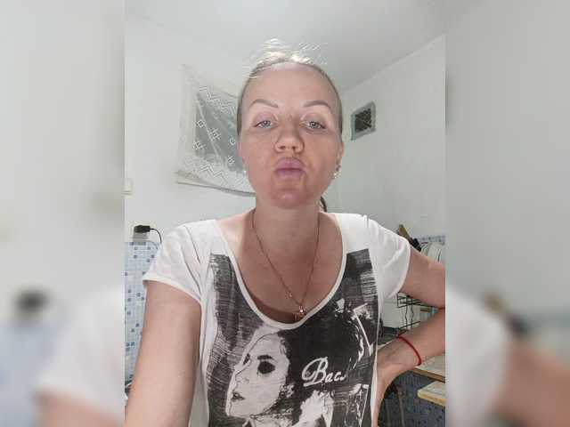 Alenushka888 live cam on BongaCams