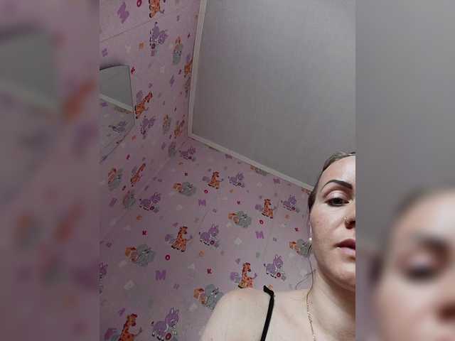 Alenushka888 live cam on BongaCams