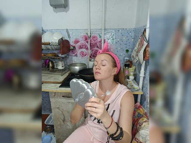Alenushka888 live cam on BongaCams