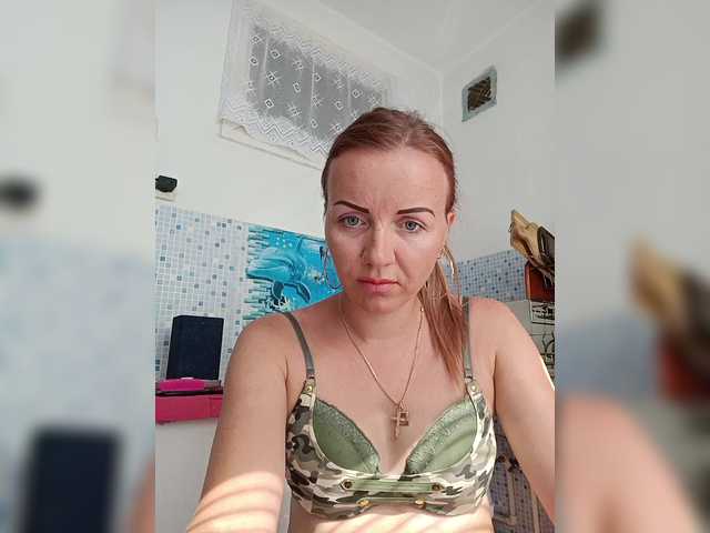 Alenushka888 live cam on BongaCams
