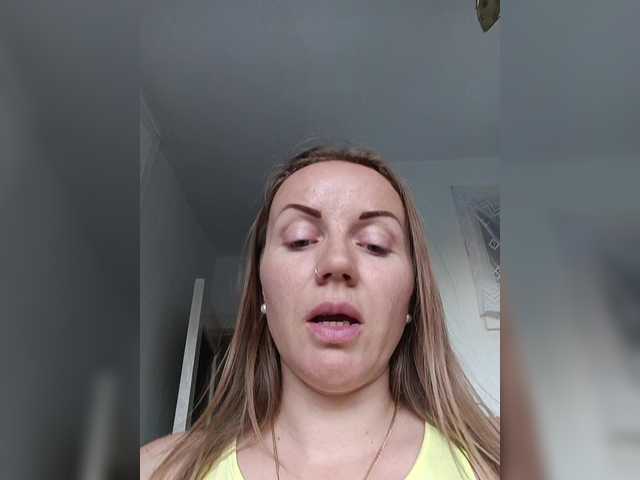 Alenushka888 live cam on BongaCams