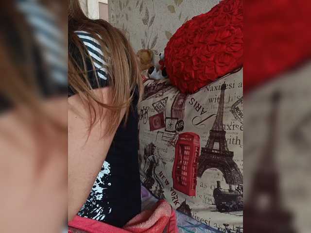 Alenushka888 live cam on BongaCams