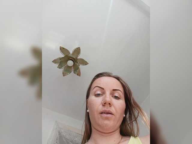 Alenushka888 live cam on BongaCams