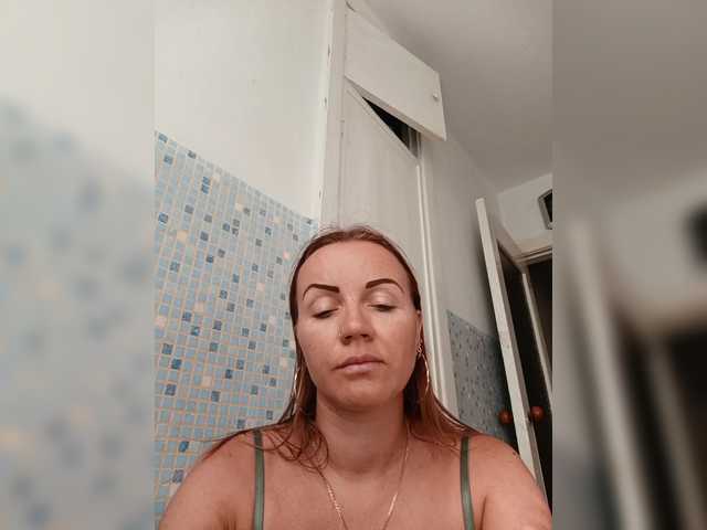Alenushka888 live cam on BongaCams