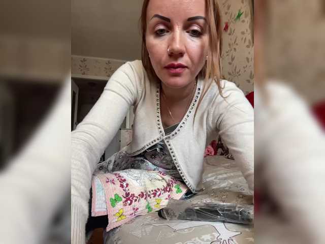 Alenushka888 live cam on BongaCams