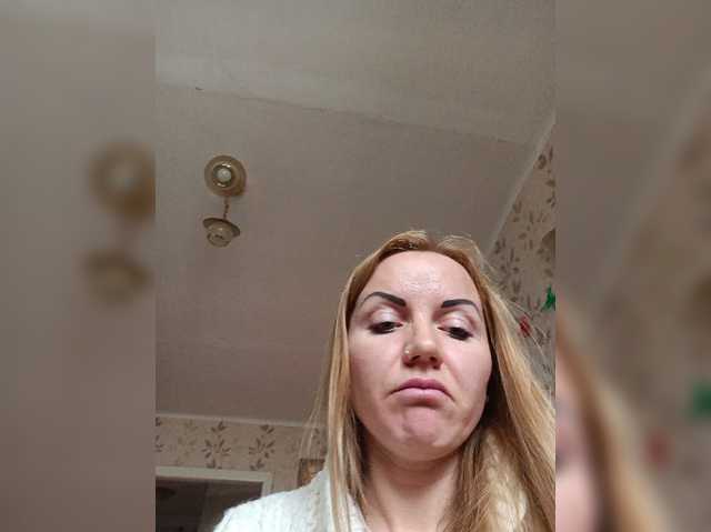 Alenushka888 live cam on BongaCams