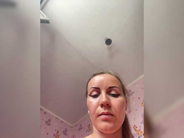 Alenushka888 live cam on BongaCams