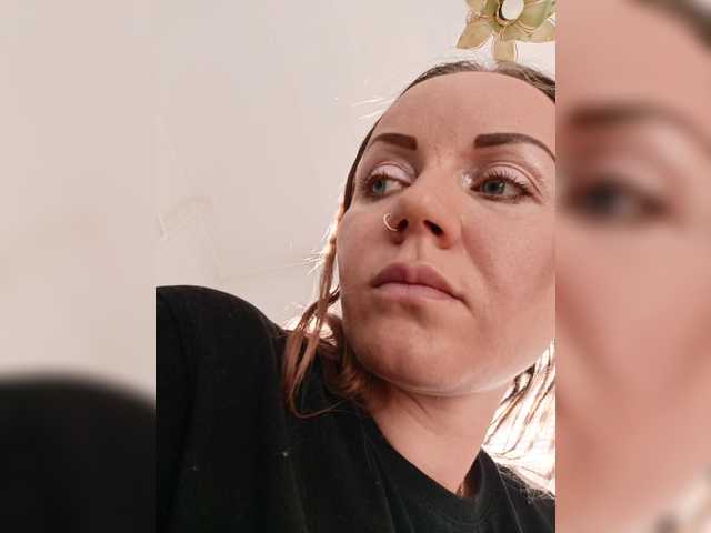 Alenushka888 live cam on BongaCams