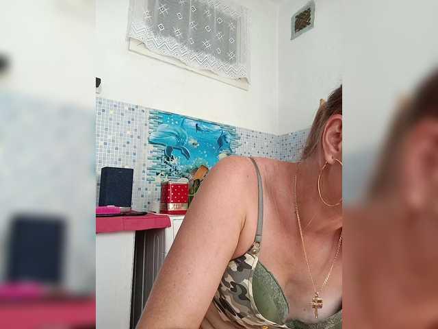 Alenushka888 live cam on BongaCams