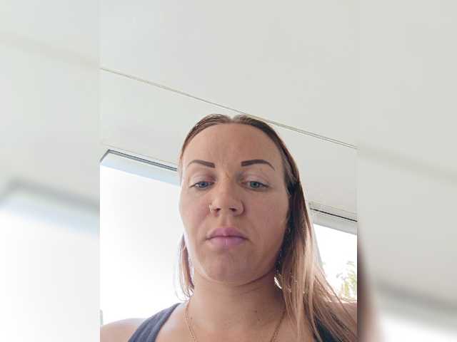Alenushka888 live cam on BongaCams