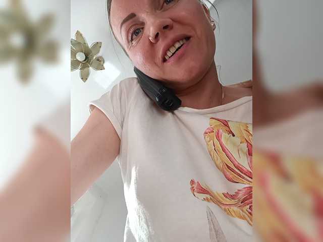 Alenushka888 live cam on BongaCams