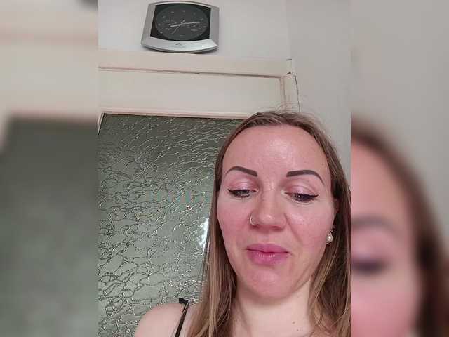 Alenushka888 live cam on BongaCams