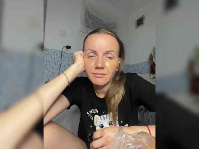 Alenushka888 Live Webcam on BongaCams