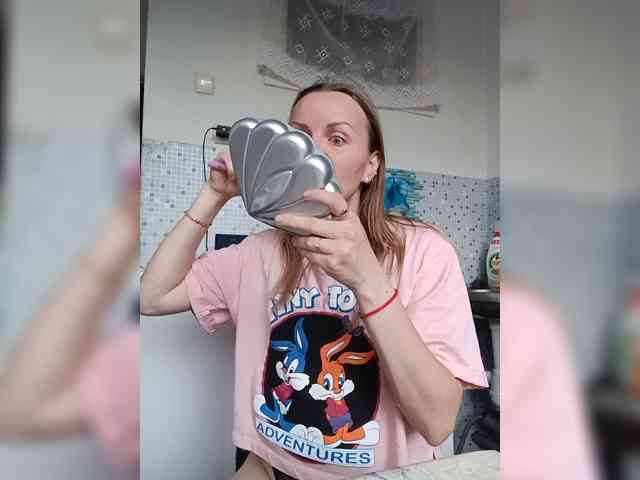 Alenushka888 Live Webcam on BongaCams