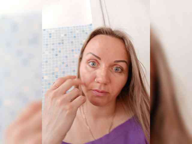 Alenushka888 Live Webcam on BongaCams